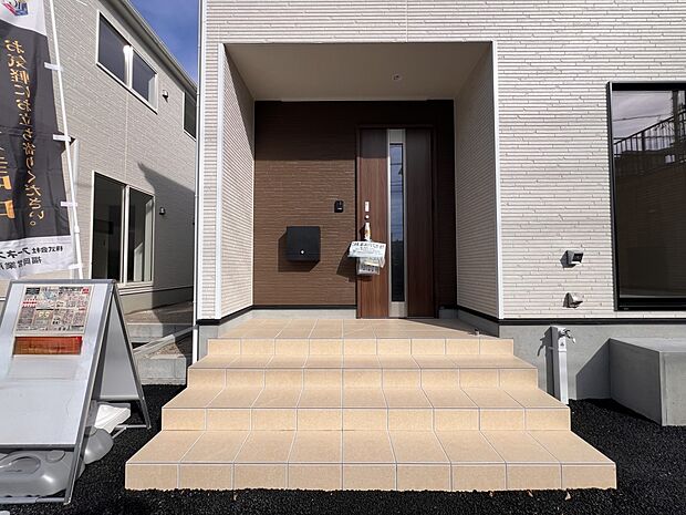 【玄関】玄関アプローチ(2号棟)