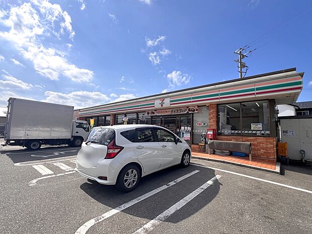 セブン-イレブン 新宮下府4丁目店(約500m・徒歩7分)
