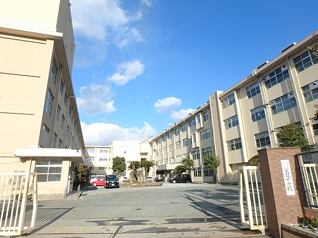 福岡市立三筑中学校(約650m・徒歩9分)