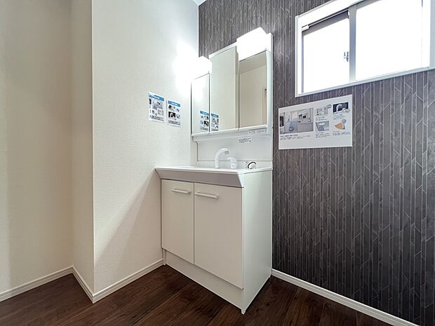 【洗面台・洗面所】三面鏡仕様の洗面化粧台(1号棟)