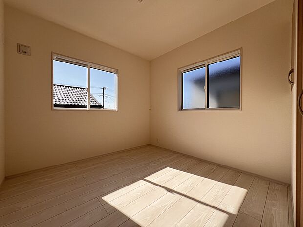 【洋室】洋室4.5帖 2階には洋室を3部屋ご用意いたしました(2号棟)