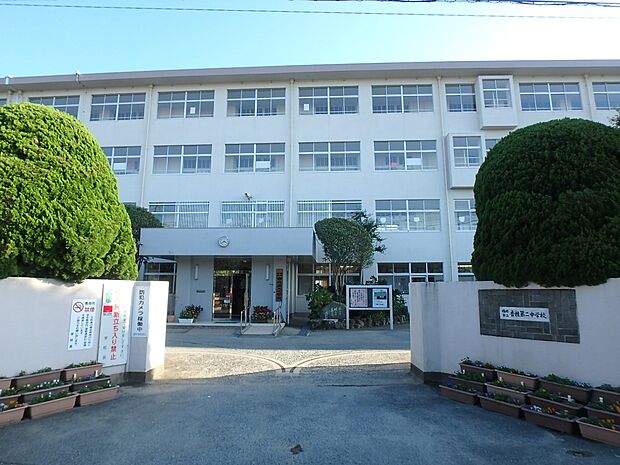 福岡市立香椎第二中学校(約1,500m・徒歩19分)