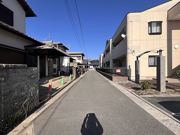 【前面道路含む現地写真】前面道路:南東側4m公道