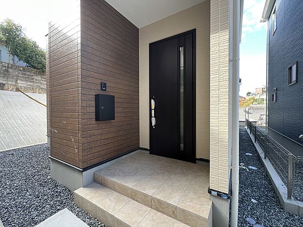 【玄関】玄関アプローチ(1号棟)