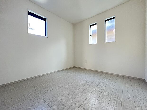 【洋室】洋室5.2帖 2階の居室はどのお部屋も明るい印象です(1号棟)