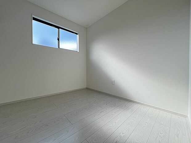 【洋室】洋室4.2帖 お子さまのお部屋としてもお使いいただけます(1号棟)