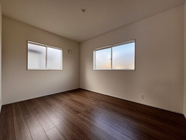 【洋室】洋室6帖　全居室2面採光仕様の明るい居宅です(2号棟)