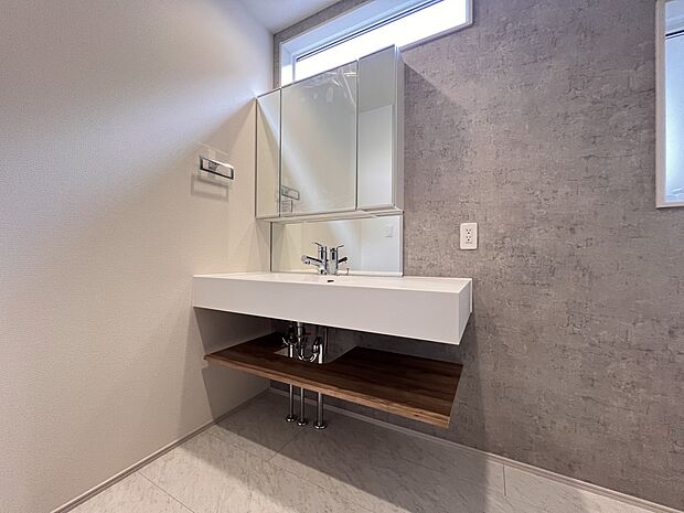 【洗面台・洗面所】三面鏡仕様の洗面化粧台(2号棟)