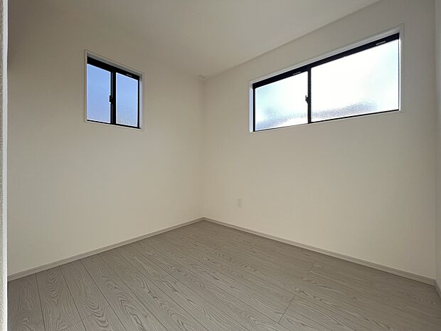 【洋室】洋室4.5帖 お子さまの居室にちょうど良い広さです(1号棟)