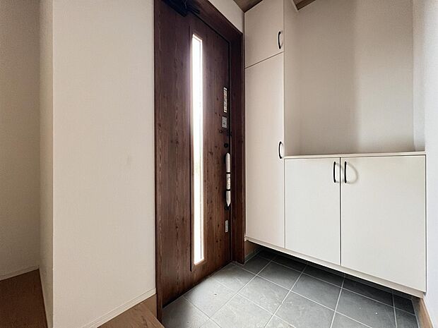 【玄関】シューズボックス付きの玄関（1号棟）