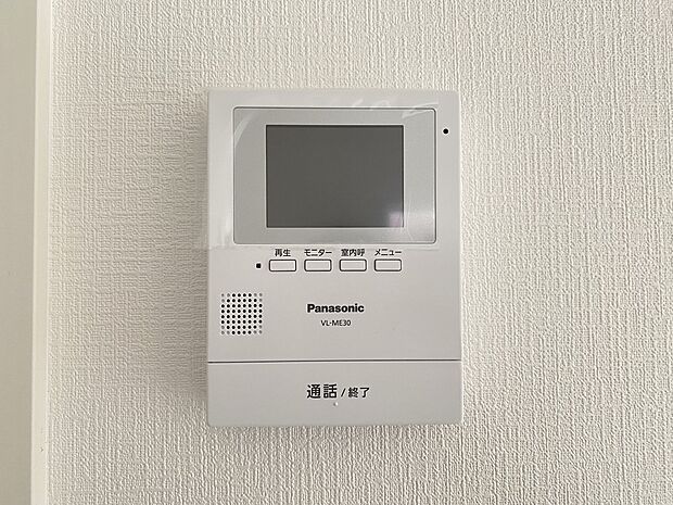 【防犯設備】TVモニター付きインターホン　手放し通話ができ、  送話表示灯で送話・受話状態が確認できます(同仕様)
