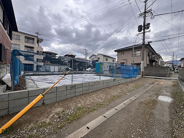 【前面道路含む現地写真】接道:南側3.5m私道 セットバック有