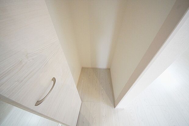 【同仕様写真(その他内観)】キッチン横パントリー収納スペース付(2号棟同仕様)