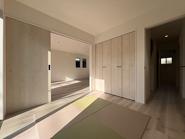 【洋室】洋室4.5帖　リビングと1階ホールから出入り可能な2WAYタイプ