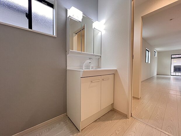 【洗面台・洗面所】三面鏡仕様の洗面化粧台