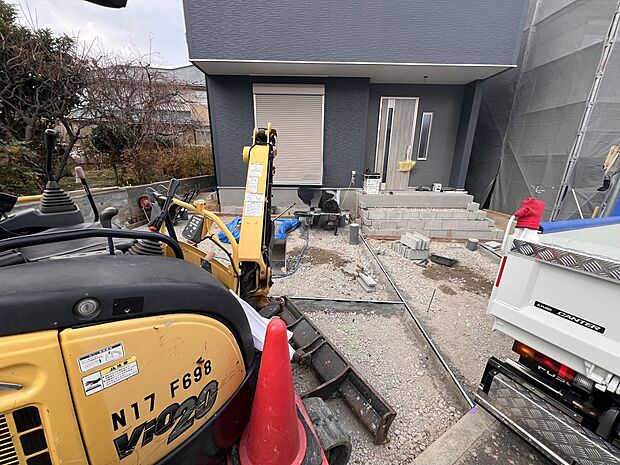 【駐車場】お車は2台並列で駐車可能です(1号棟)