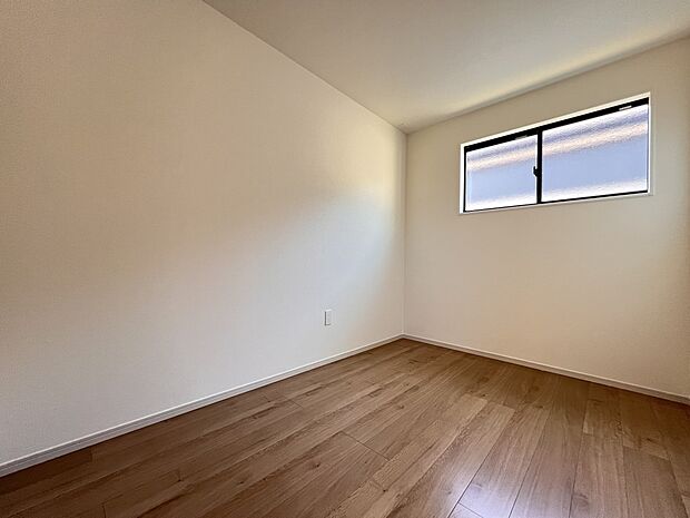 【洋室】洋室4.8帖　お子さまのお部屋としてもお使いいただけます（2号棟）