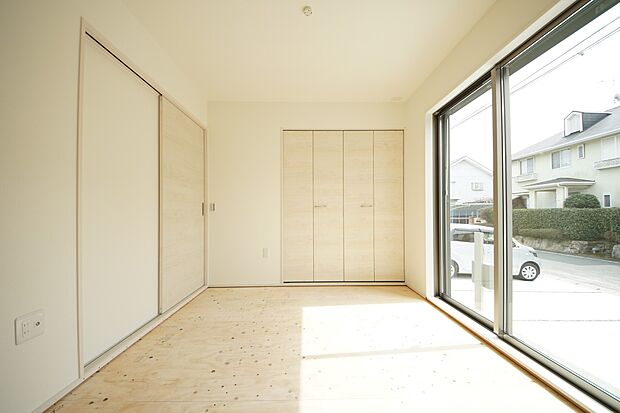 【同仕様写真(その他内観)】和室4.5帖　リビングからアクセス可能な居室です(同仕様)