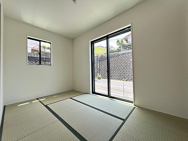 【同仕様写真(その他内観)】和室4.5帖 リビングに隣接した居室 来客時にも便利な居室です(同仕様)