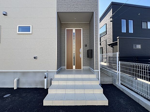 【玄関】玄関アプローチ(1号棟)