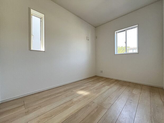 【同仕様写真(その他内観)】洋室5帖 お子様のお部屋としてもお使いいただけます(2号棟同仕様)