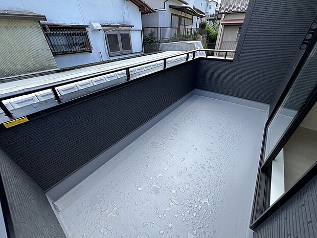 【同仕様写真(その他内観)】バルコニーは南向きで陽当たり良好!(同仕様)