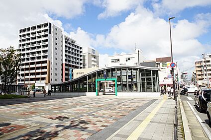 地下鉄七隈線　六本松駅 1680m(21分)