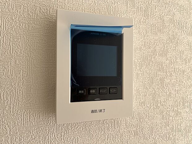 【防犯設備】TVモニター付きインターホン 手放し通話ができ、 送話表示灯で送話・受話状態が確認できます