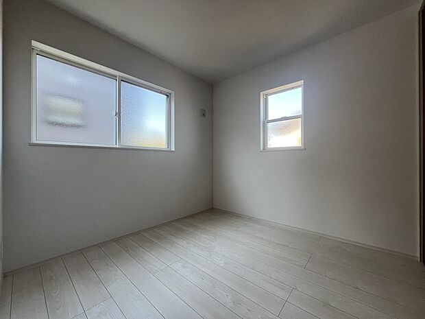 【洋室】洋室4.5帖 2面採光の明るい居室です(2号地)