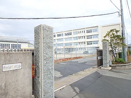 新宮町立新宮中学校 1400m(18分)