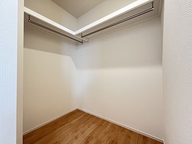 【同仕様写真(その他内観)】ウォークインクローゼット(同仕様)