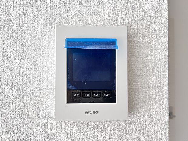 【防犯設備】TVモニター付きインターホン 手放し通話ができ、 送話表示灯で送話・受話状態が確認できます(同仕様)