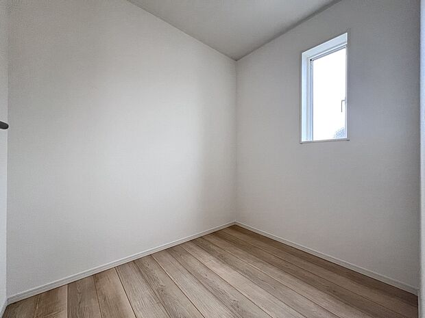 【同仕様写真(その他内観)】ウォークインクローゼット(2号棟同仕様)