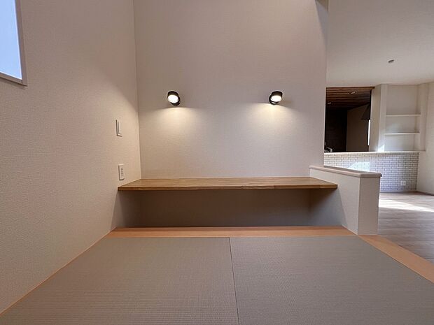 【同仕様写真(リビング)】リビングには2.5帖のマルチスキップ付き(同仕様)