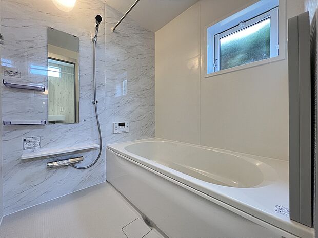 【同仕様写真(浴室)】オートバスシステム・浴室暖房換気乾燥機を搭載した1坪タイプの浴室(同仕様)