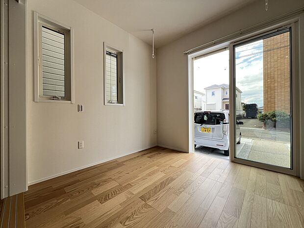 【同仕様写真(その他内観)】リビング続き間の洋室4.6帖　南向きのお部屋です(同仕様)