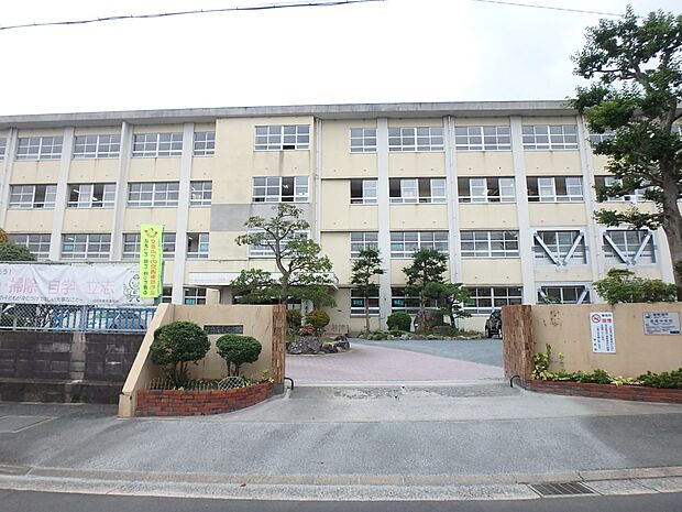 福岡市立長尾中学校(約1,040m・徒歩13分)