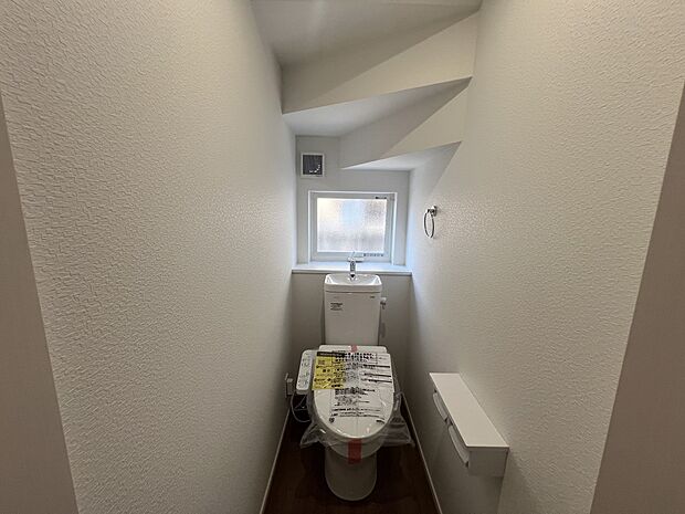 【トイレ】トイレは各階にご用意。ウォシュレット機能付き(1号地)