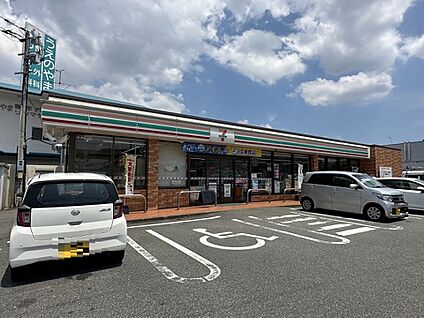 セブン-イレブン 福岡鶴田３丁目店 600m(8分)