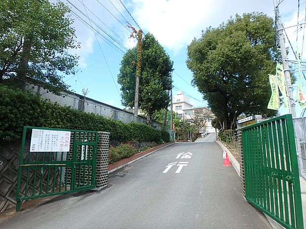 福岡市立花畑中学校（約1,400m・徒歩18分）