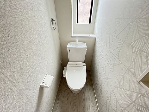 【トイレ】トイレは1、2階ともにございます　ウォシュレット機能付き