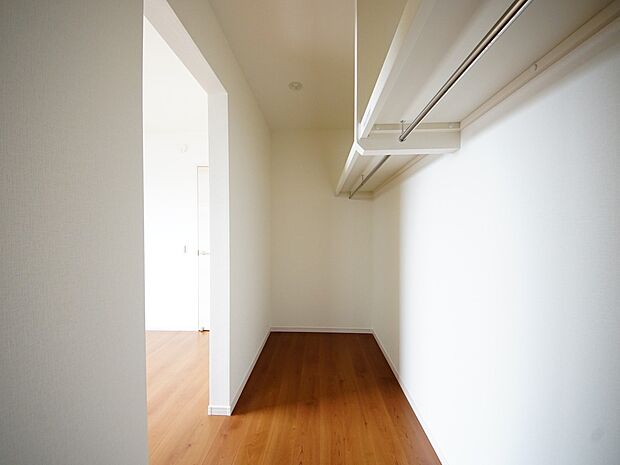 【同仕様写真(その他内観)】ウォークインクローゼット(同仕様)