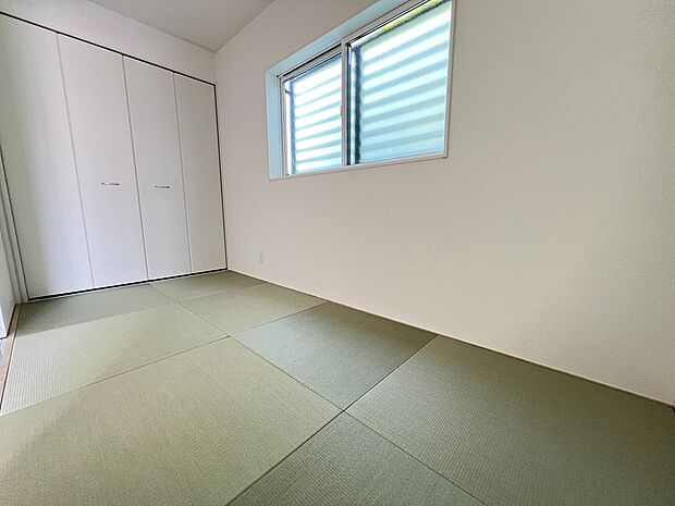 【和室】リビング続き間の和室4帖　ホッと一息つける癒しの空間です
