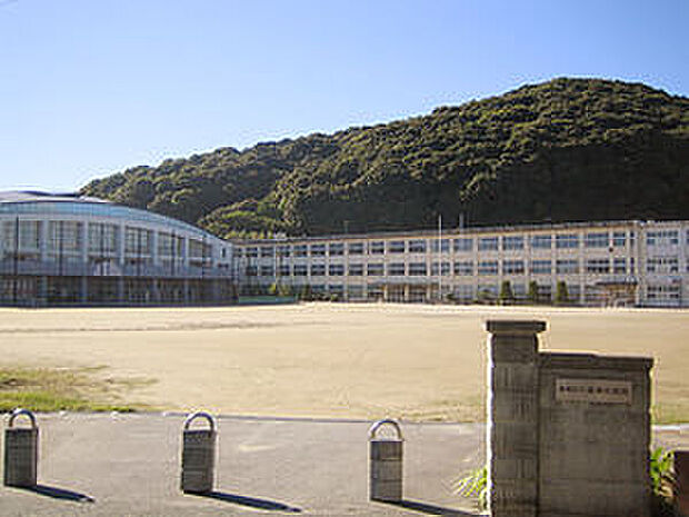 御津中学校（約1,500m）