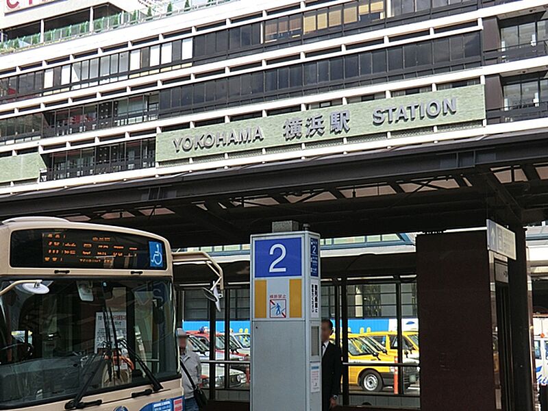 星川駅から横浜駅まで各停で7分　通勤通学に便利ですね。