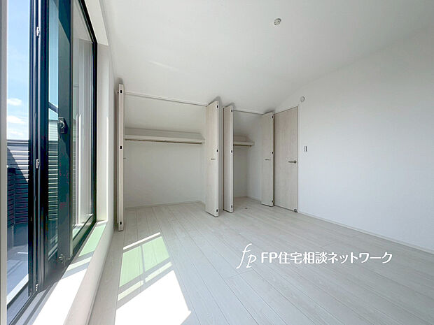 (2号棟)価格: 8290万円、間取り: 3LDK、土地面積: 116.96m2、建物面積: 96.05m2 / バルコニー2ヶ所 水回り集中し家事動線良好 パントリー付キッチン 洗面室収納 廊下収納