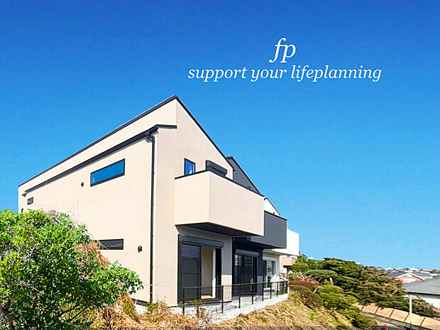 【類似外観同仕様】施工例のため分譲中の建物とは外壁、屋根開口部等の形状・仕様が異なります。