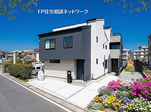 緑に恵まれたエリアで、毎日のお散歩も気持ちよさそうです。自然に包まれた穏やかな暮らしができそうです。
(花畑はCGです。実際の現地にはありません)