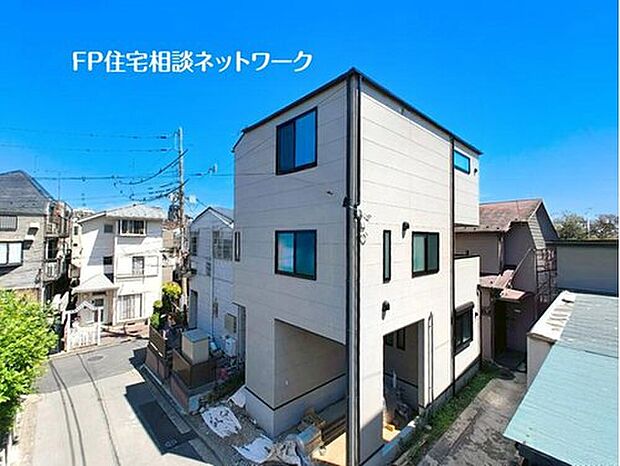 【類似外観同仕様】施工例のため分譲中の建物とは外壁、屋根開口部等の形状・仕様が異なります。