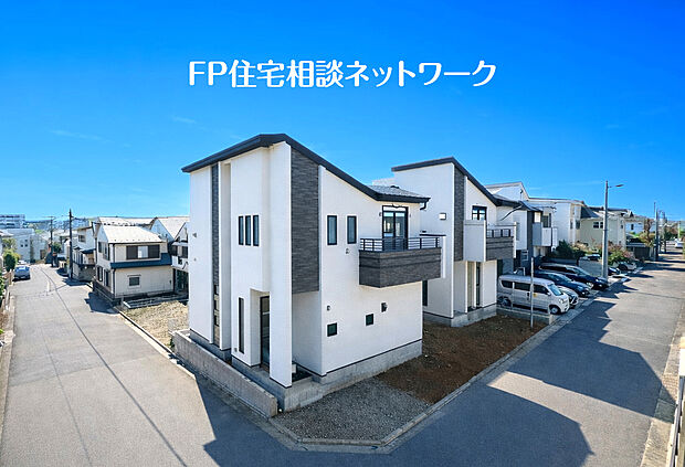 四季を通じて自然と触れ合えるスポットが周辺には盛りだくさん！お散歩やジョギング、週末のご家族での遊びに最適です。目の前に広がる開放感とゆとり、暮らしの夢を育む理想の住まいがここにはあります。